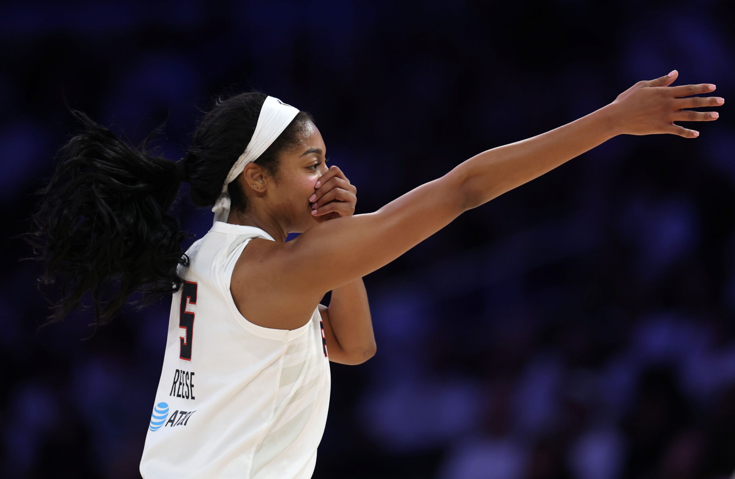 Pênis de borracha é atirado em quadra durante jogo da WNBA