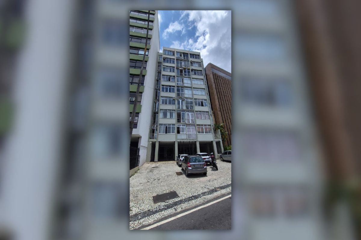 Imagem vinculada ao feed original: Caixa leva a leilão apartamento de Eduardo Bolsonaro no Rio