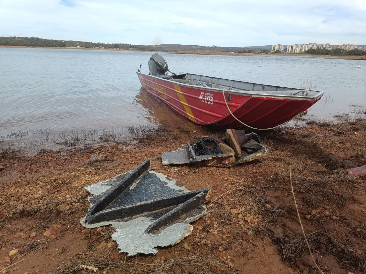 Avião anfíbio com duas pessoas cai no Lago Corumbá de Caldas Novas