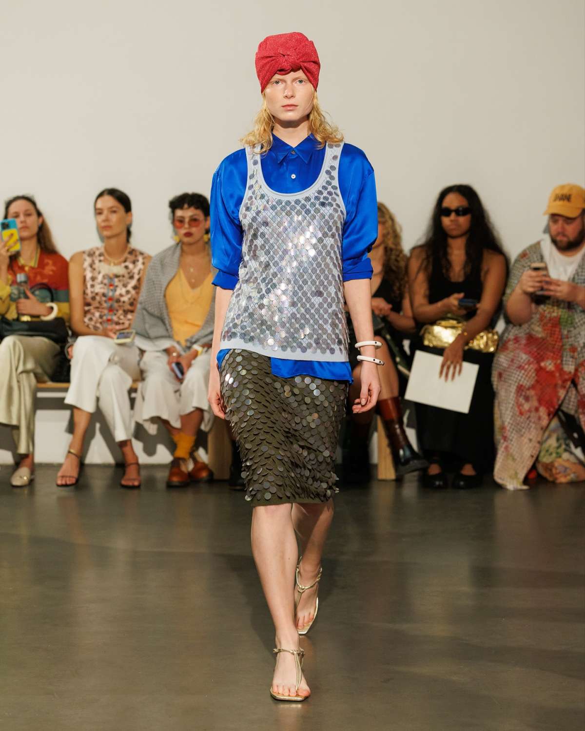 foto com cor. Desfile primavera/verão 2026 da Zankov - metrópoles