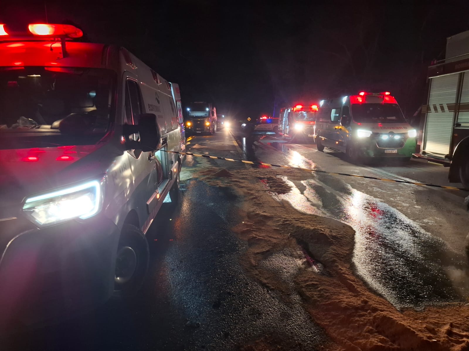 BR-116 tem dois acidentes com ônibus em intervalo de 1h30 em MG