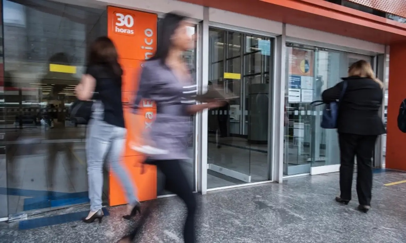 Bancários Planejam Greve de 24 Horas em Resposta a Aumento de Custos