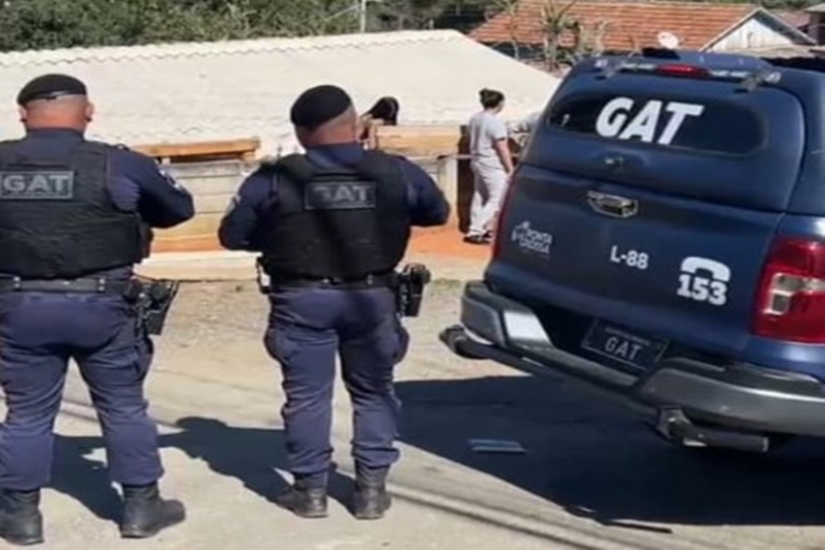 Bebê morto é entregue à avó em lençol após passar noite com padrinhos - QTU Questões do Universo