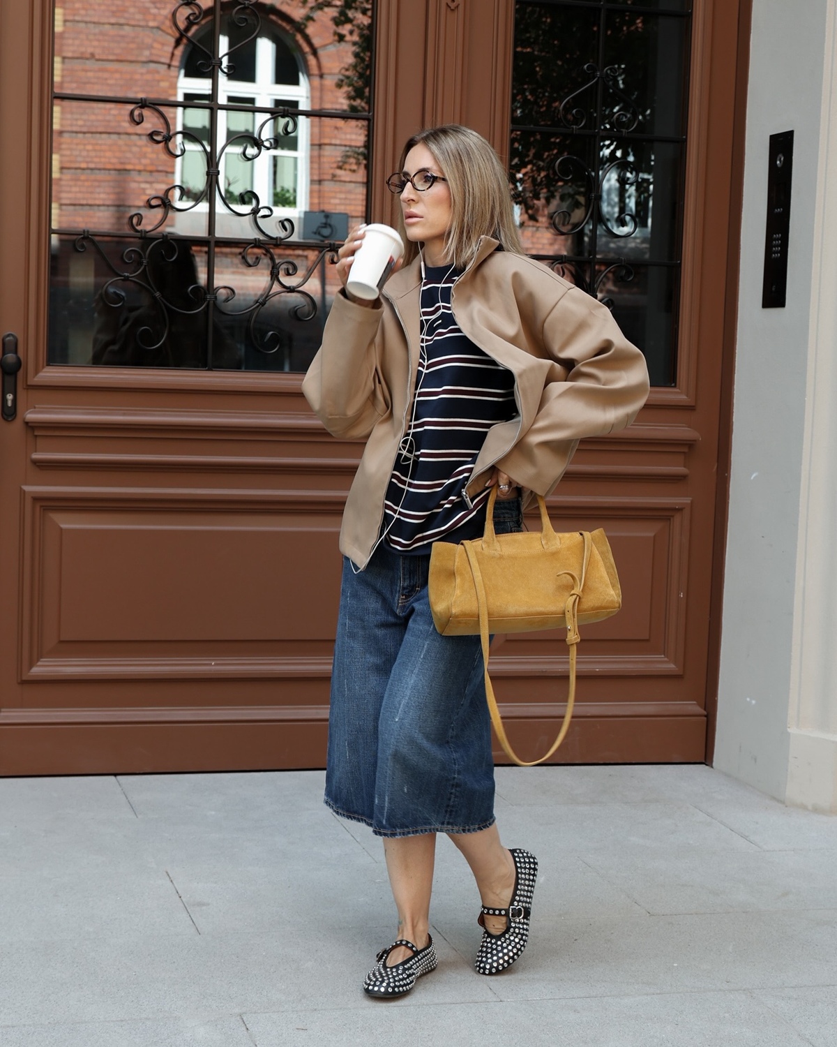 foto com cor. look com bermuda - metrópoles