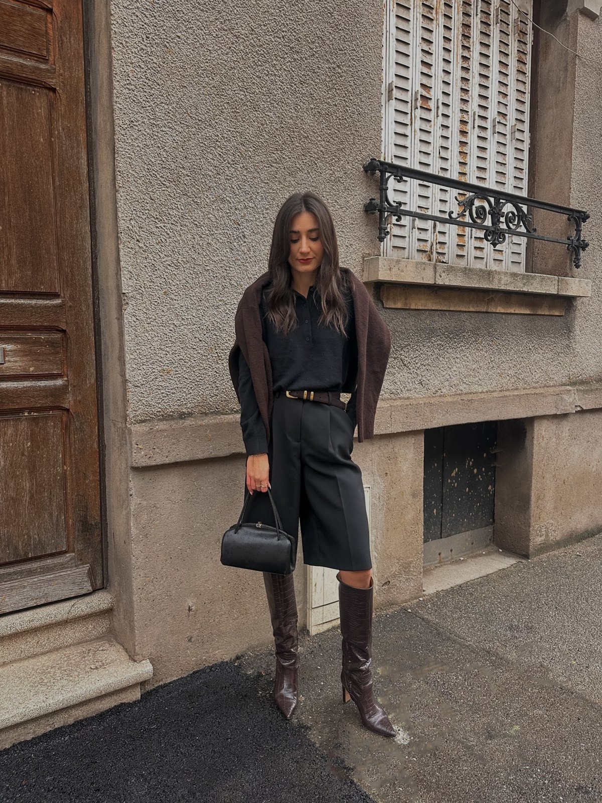 foto com cor. look com bermuda - metrópoles