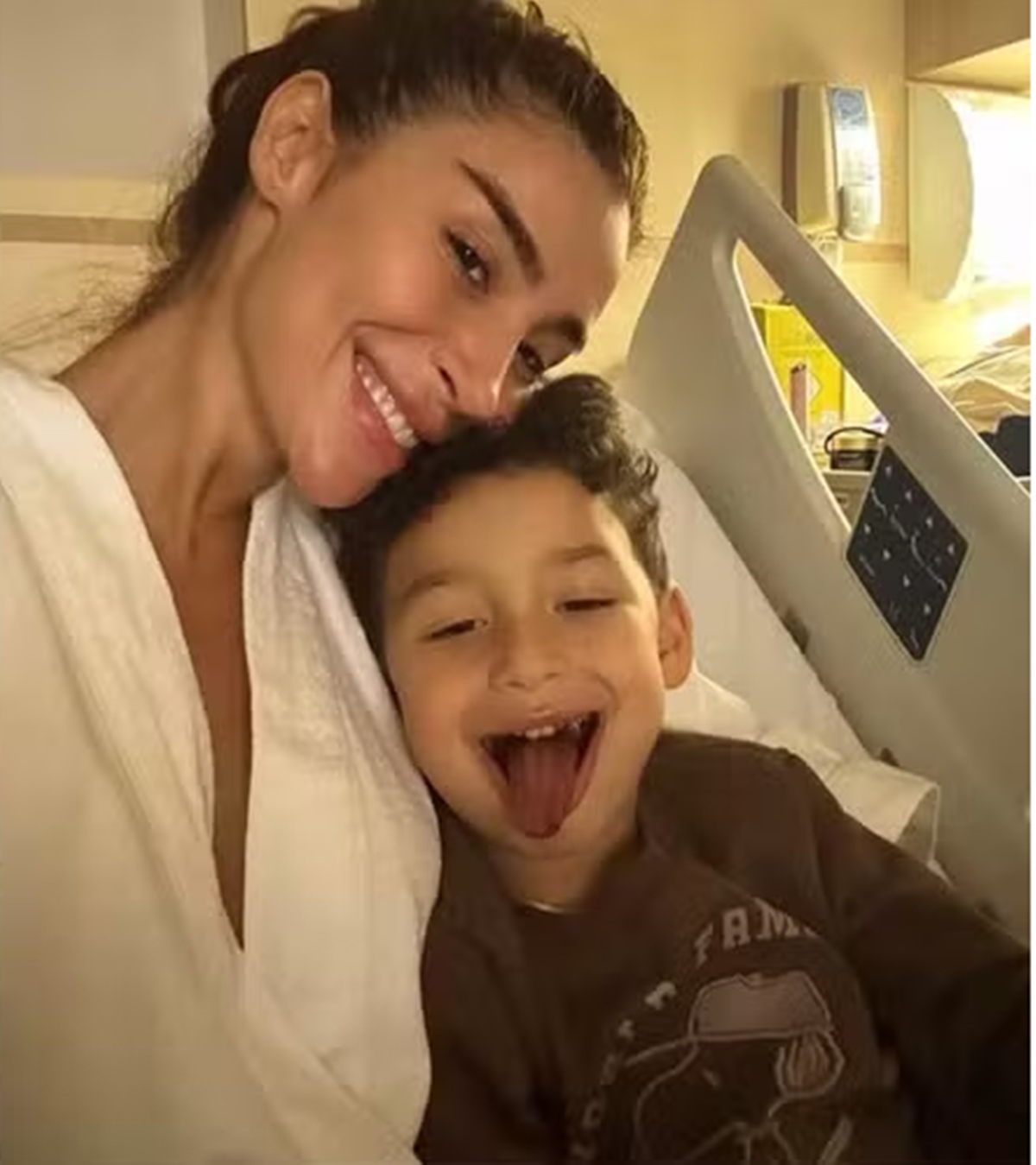 Internada, Bianca Andrade recebe visita do filho com Fred Bruno