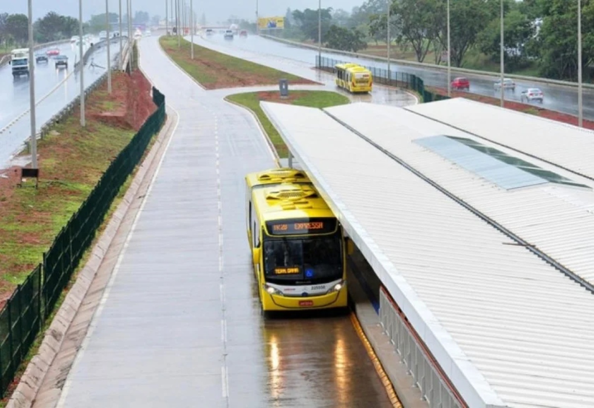 Taxistas têm permissão para circular no corredor do BRT Sul adiada