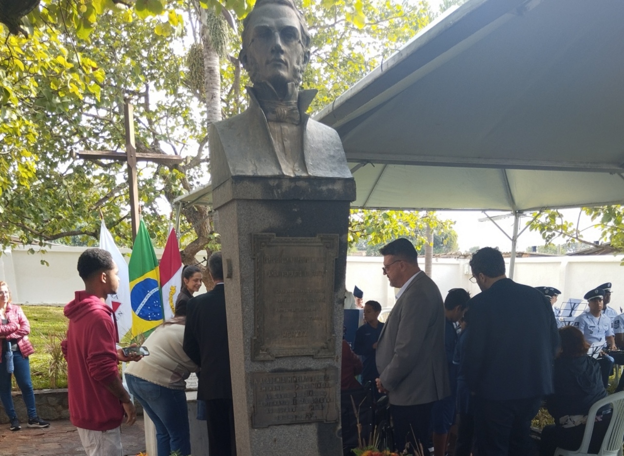 Busto de Peter Lund em Lagoa Santa