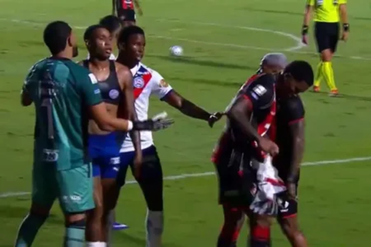 Treta no Ba-Vi: zagueiro Cacá é suspenso por dois jogos após confusão
