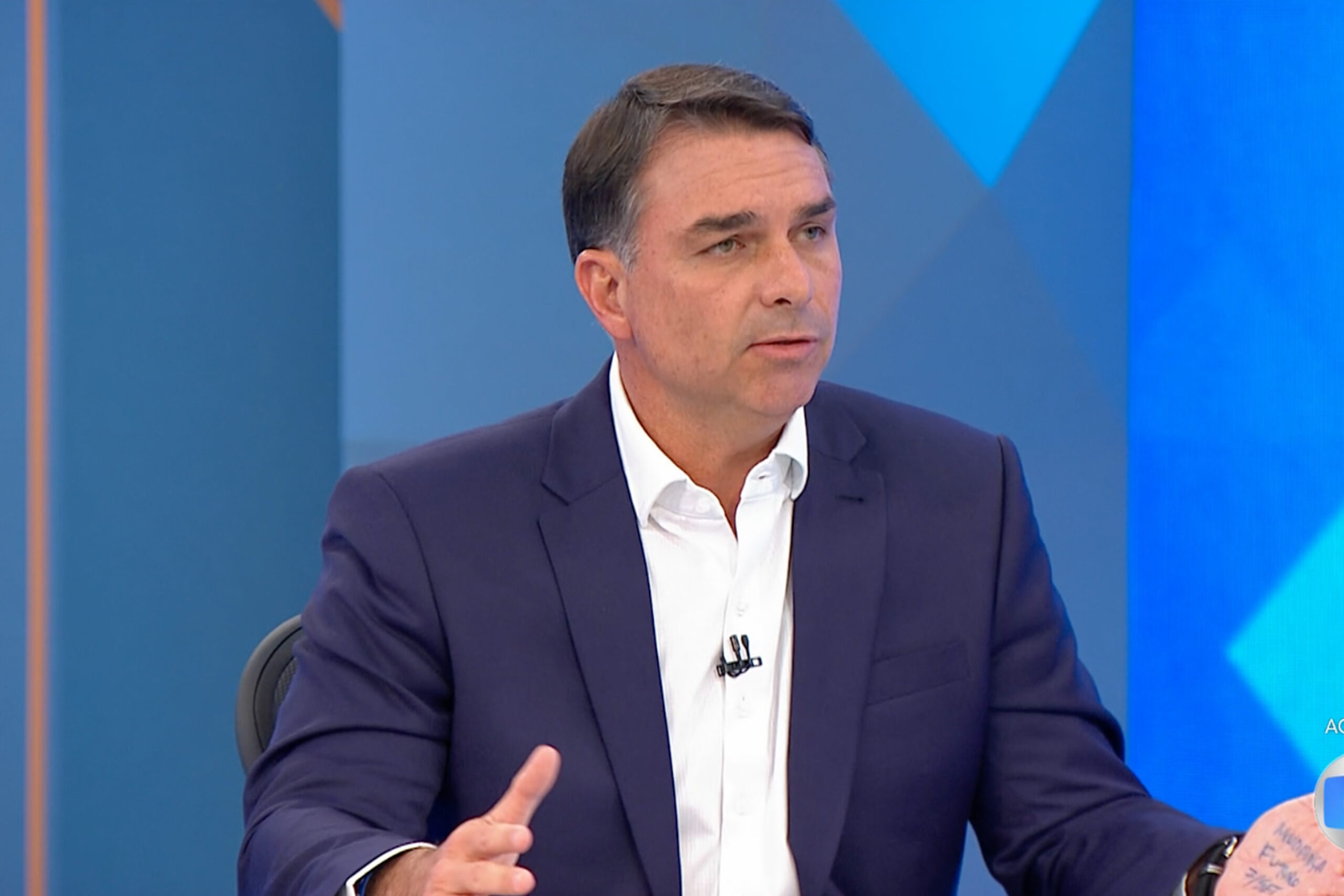 Flávio diz que não há nada de errado no patrocínio de Vorcaro em Dark Horse