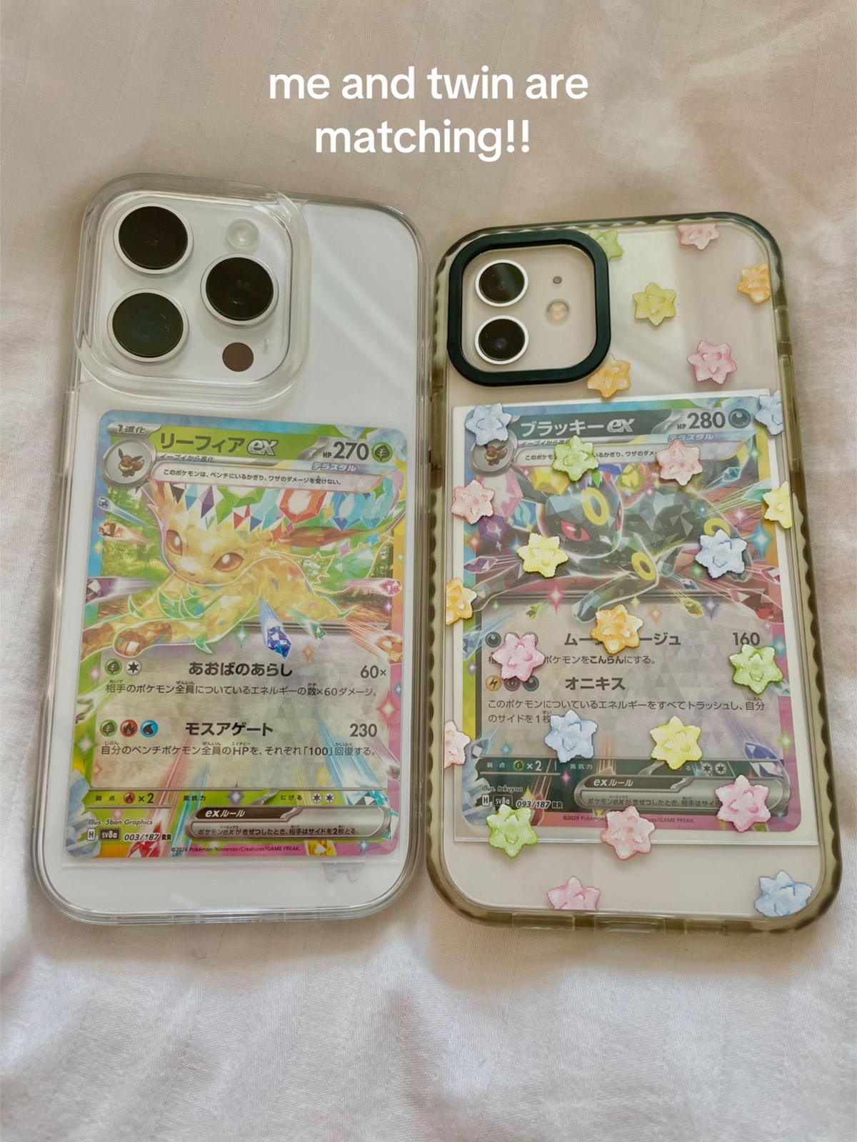 foto com cor. acessórios com cartinhas pokémon - metrópoles