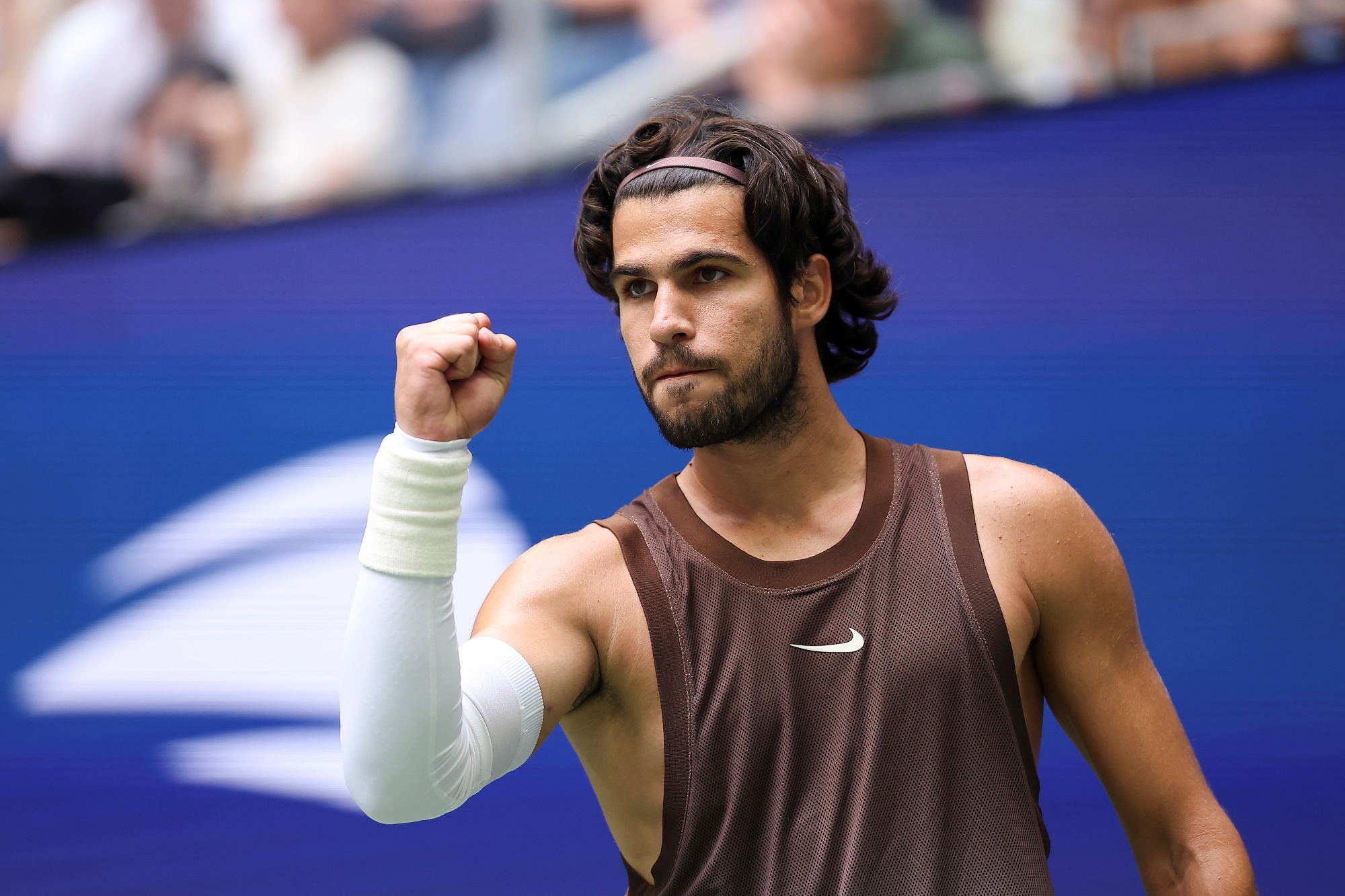 Após 4 meses fora por lesão, Alcaraz vence Safiullin na estreia do US Open - QTU Questões do Universo