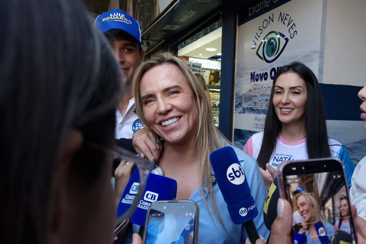 Celina Leão visita Feira dos Importados e promete melhoria a feirantes