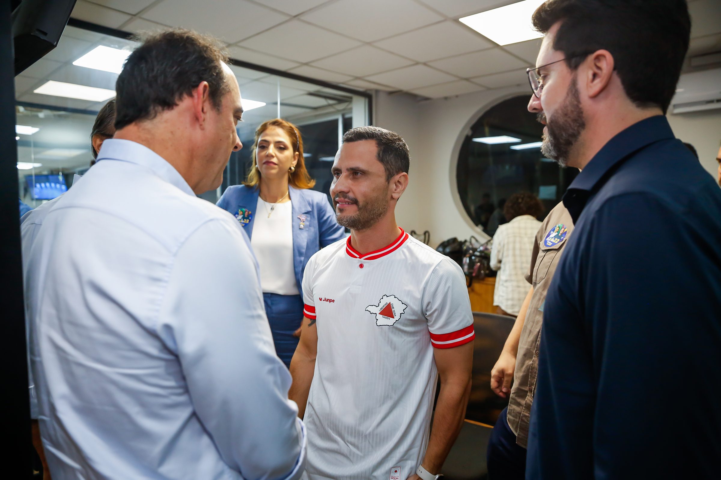 Cleitinho Azevedo promete abolir apreensões de veículos por IPVA em Minas Gerais
