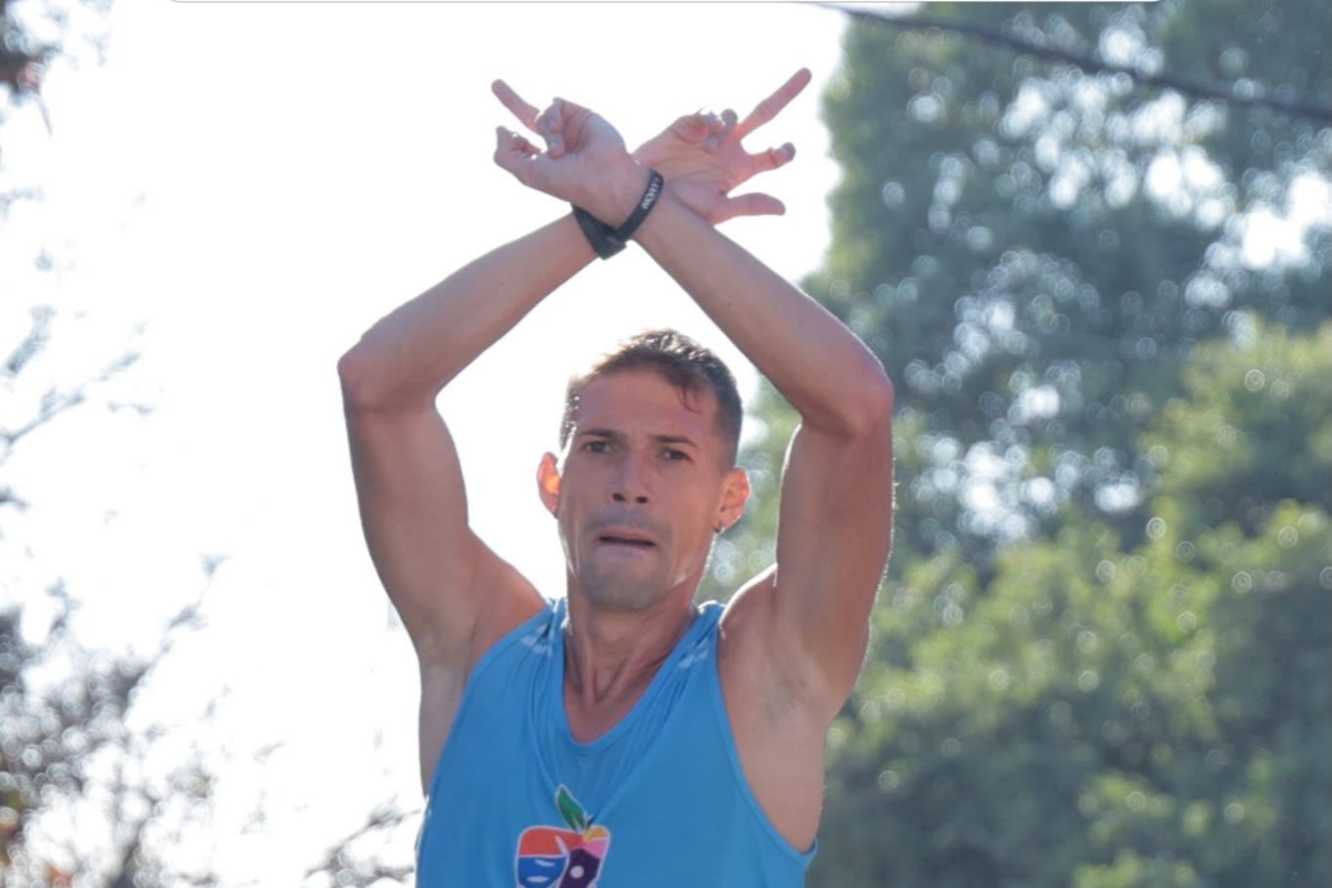 Atleta perde pdio em corrida do Cruzeiro por fazer gesto d | Esportes - Imagem 2 | QTU - Notícias