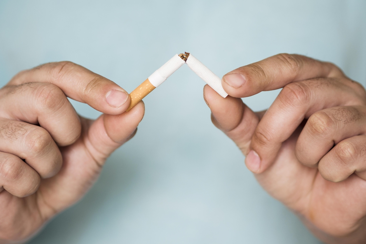 Parar de fumar reduz risco de câncer de pulmão mesmo após anos de consumo