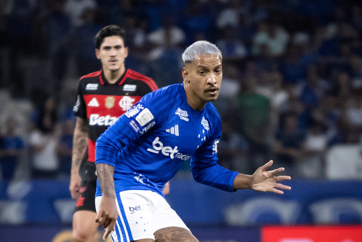 Cruzeiro supera Flamengo com virada emocionante no Mineirão
