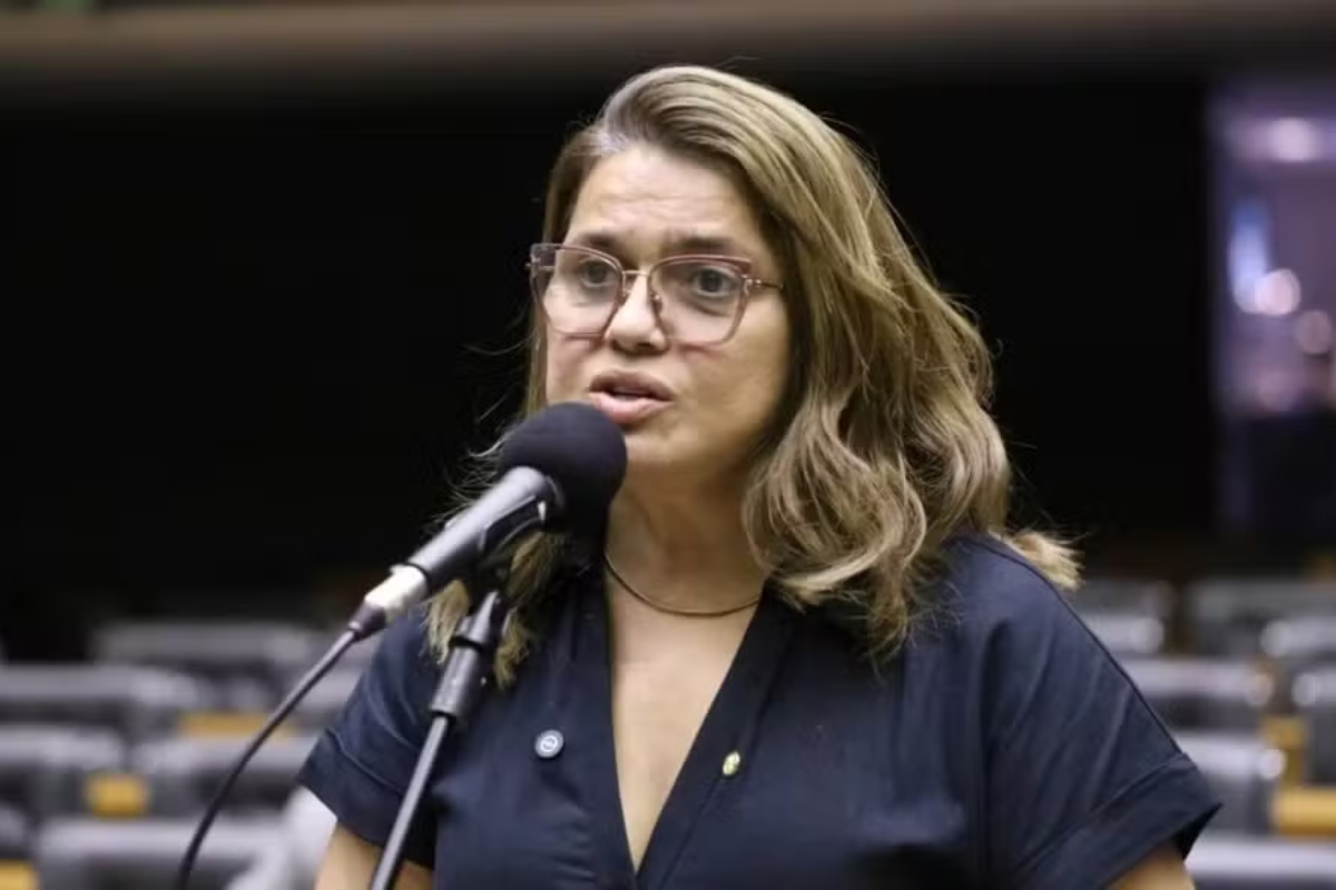 Deputada federal Helena de Asatur