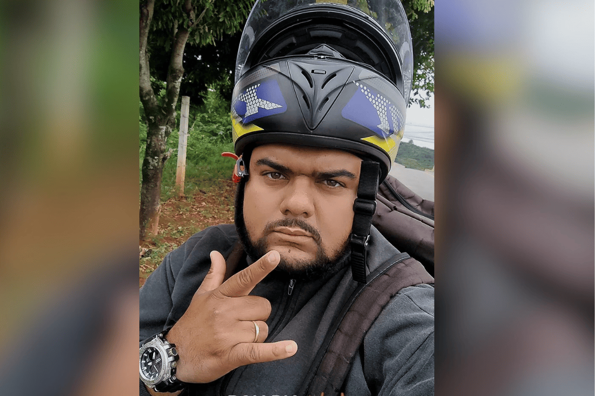 "Deus sabe de tudo", diz motoboy que caiu em banheiro químico após acidente - QTU Questões do Universo