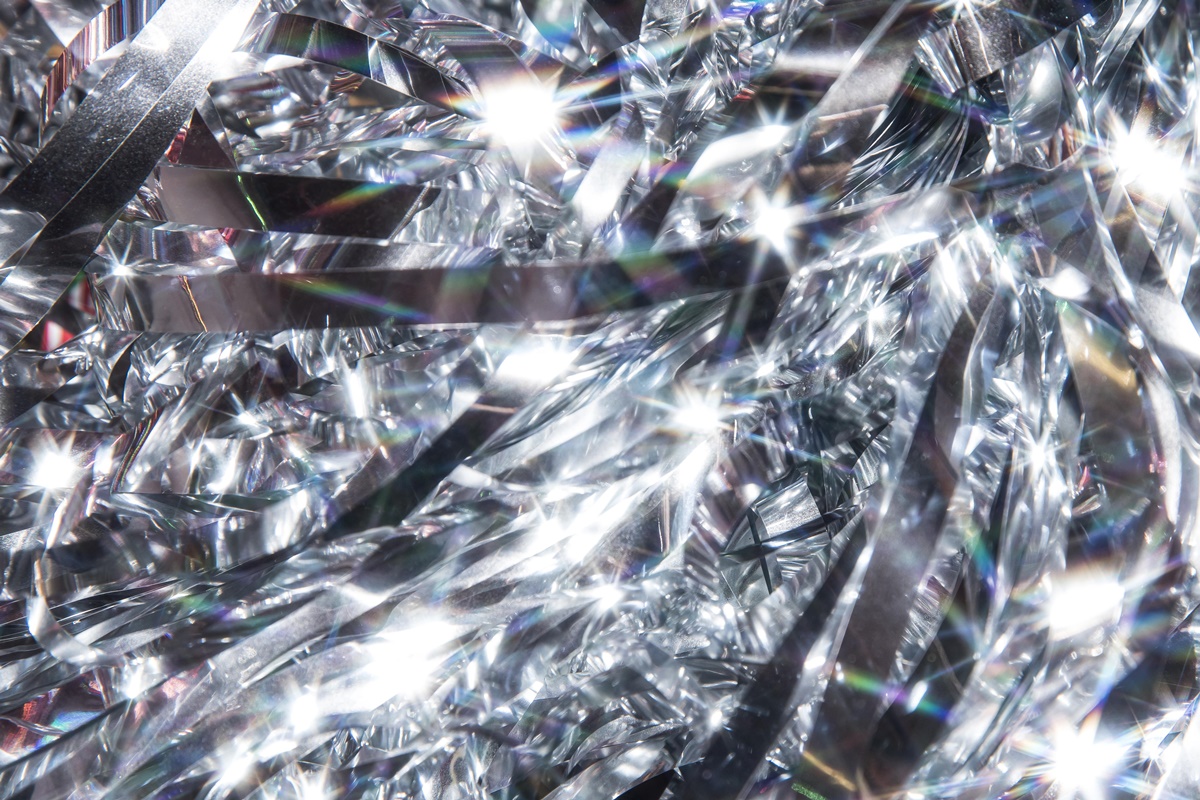 Estudo Revela Comportamento Inusitado de Diamantes em Altas Pressões