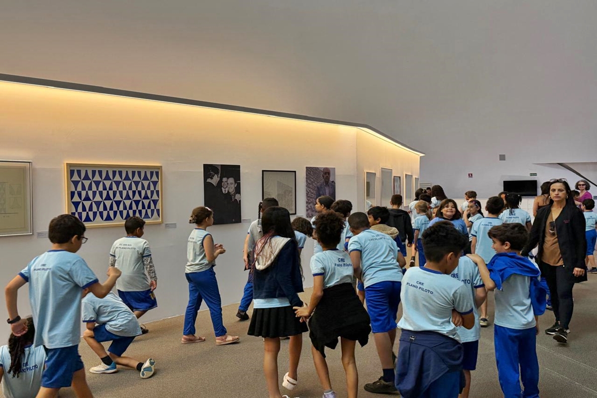 Utopias em construção: alunos da Asa Sul conhecem a mostra inédita