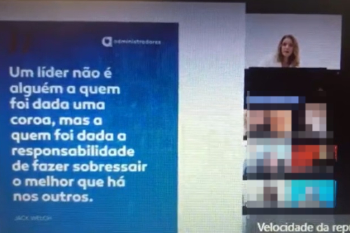 "Estimulante": veja educadora sugerindo biografias de Hitler e Mussolini - QTU Questões do Universo