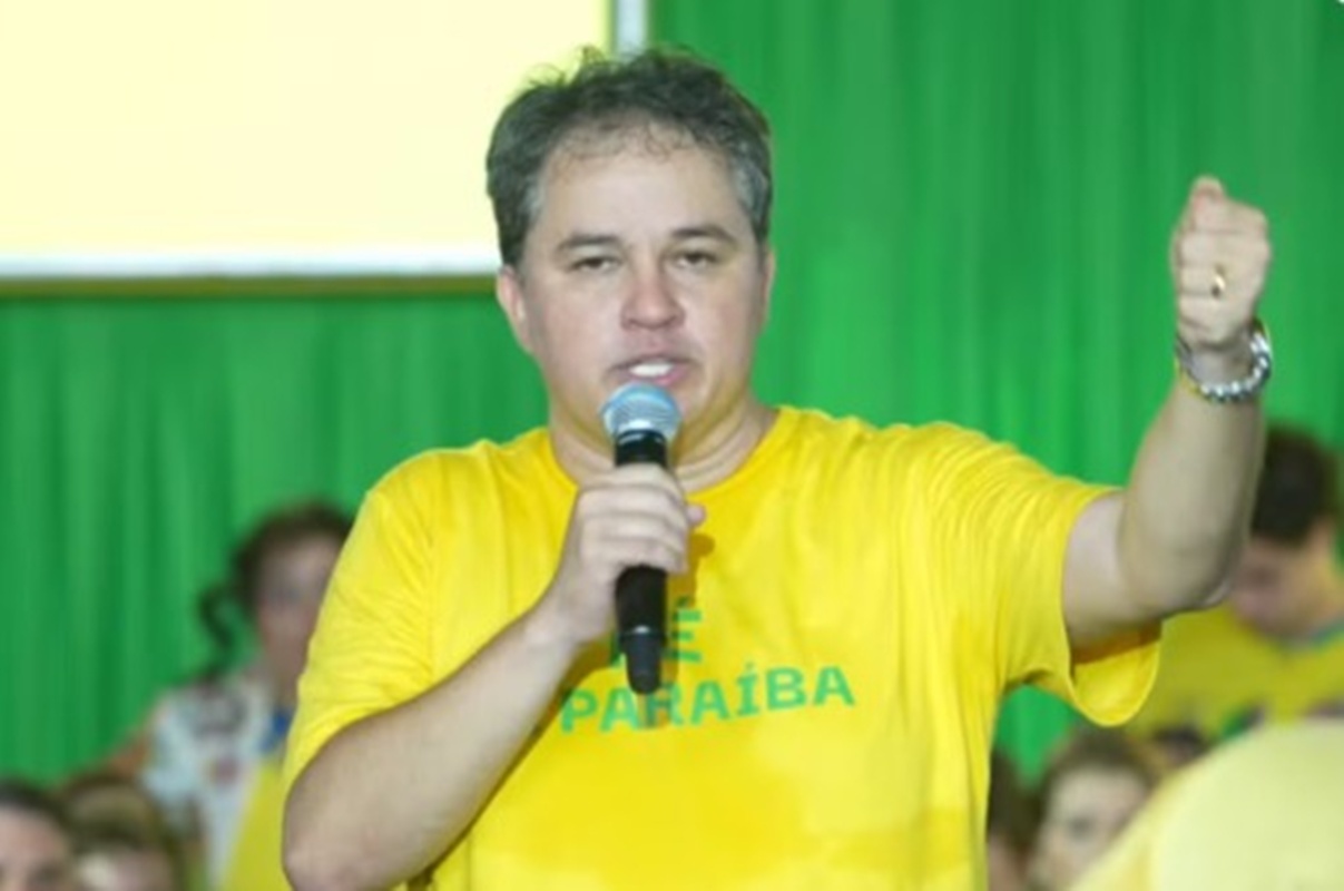 Imagem vinculada ao feed original: PL oficializa candidatura de Efraim Filho para o governo da Paraíba