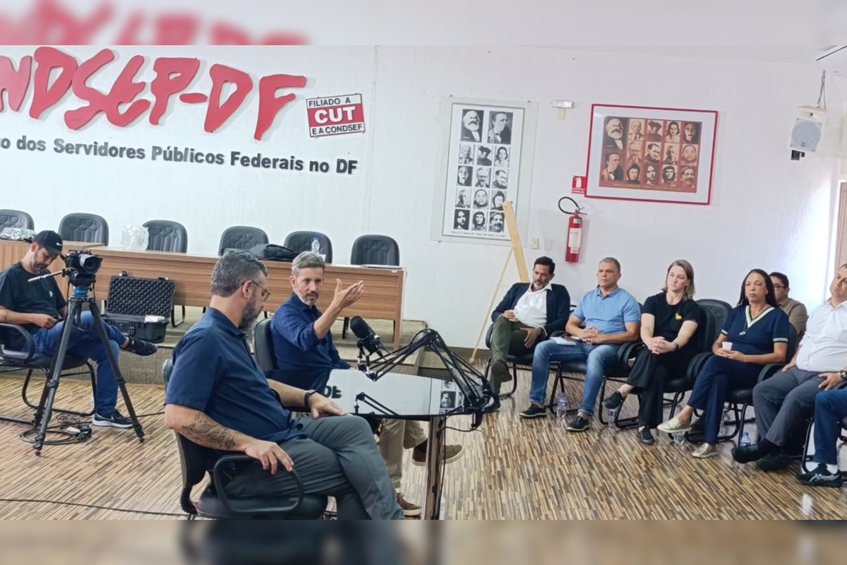 Leandro Grass promete modernizar carreiras de servidores em encontro com sindicatos