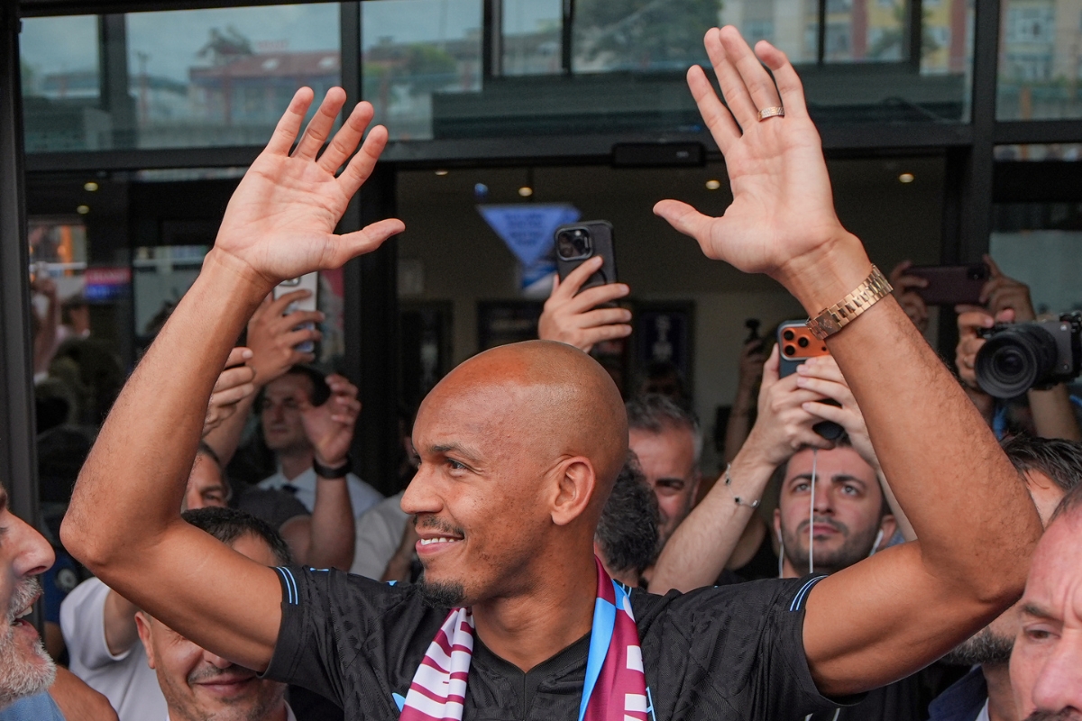 Fabinho é anunciado como novo reforço do Trabzonspor, time de Salah