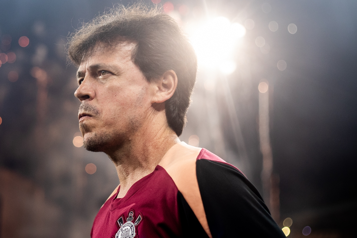 "Ele foi decisivo para a gente passar hoje", diz Diniz sobre Memphis - QTU Questões do Universo