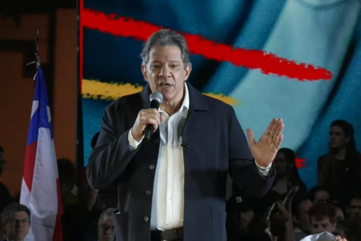 "Lula não baixa cabeça para presidente de outro país", provoca Haddad - QTU Questões do Universo