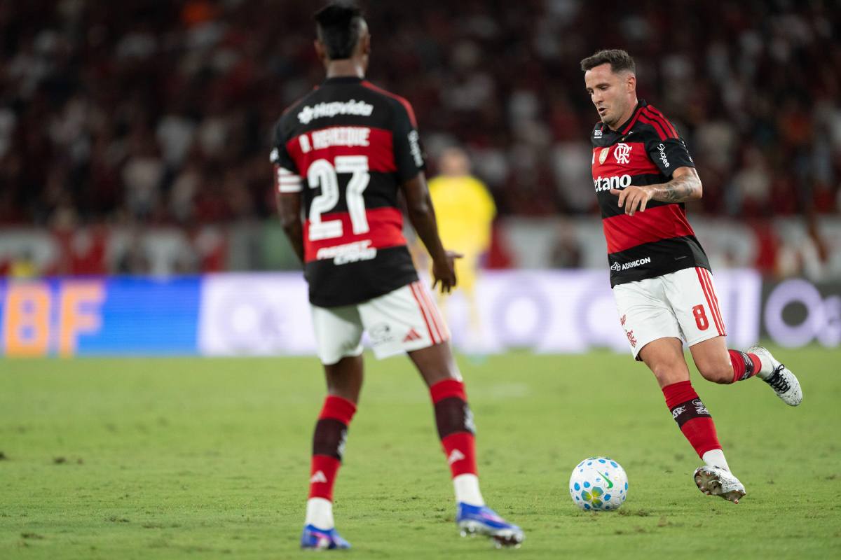 Flamengo e Vitória se enfrentam com promessas de muitos gols no Maracanã