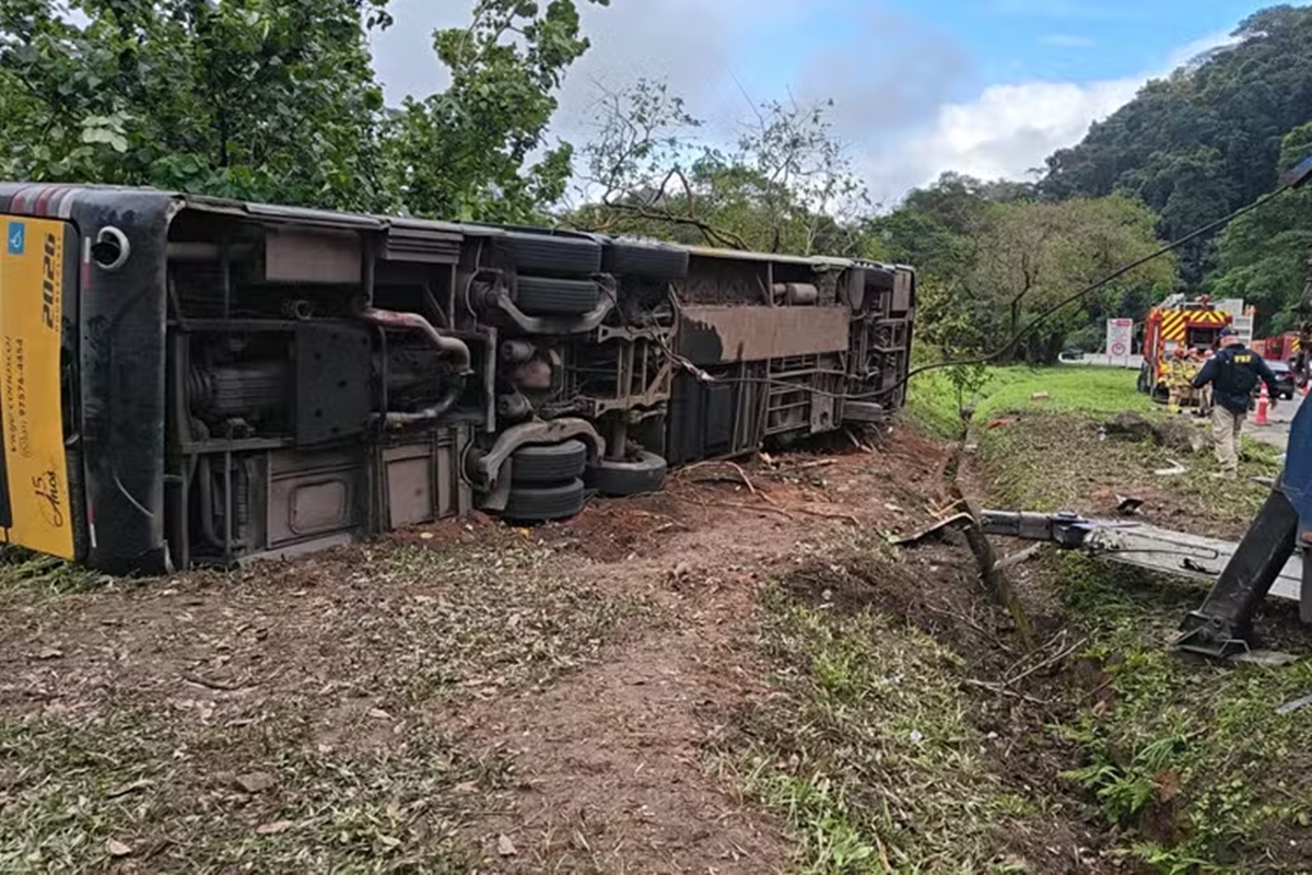 Mulher perde filha e irmã em acidente em Petrópolis: "Morreram abraçadas"