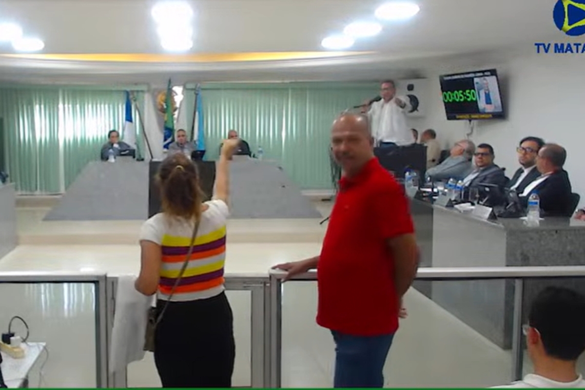 Mãe que cobrava direitos dos filhos autistas acusa vereador de ofendê-la