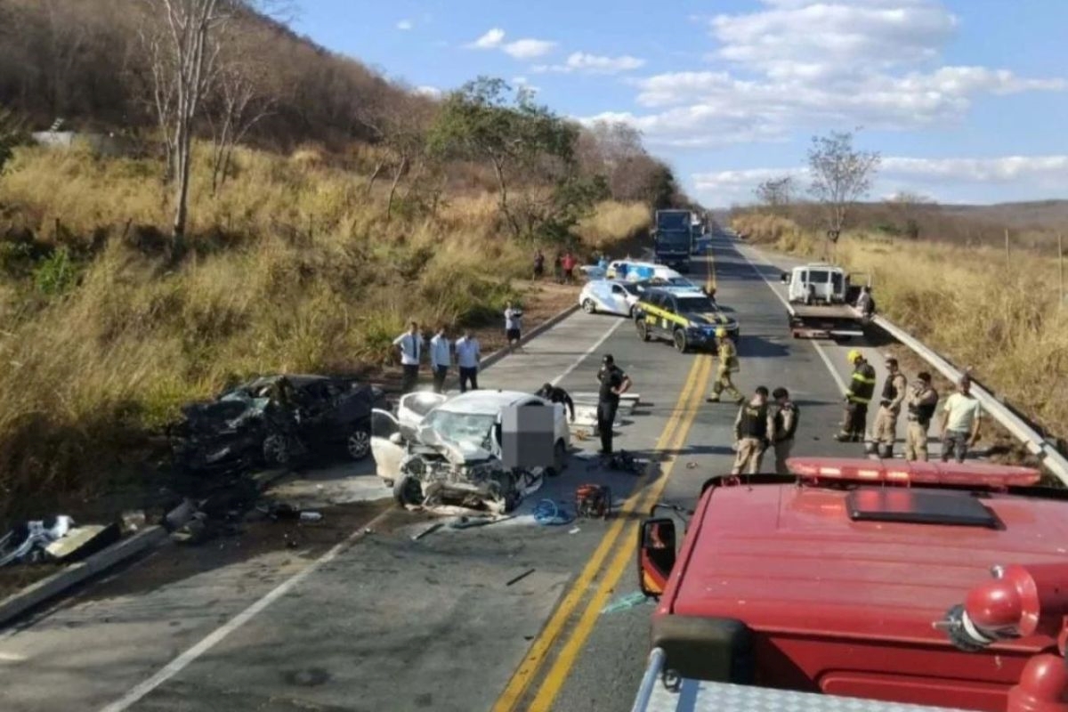 Foto colorida de acidente na BR-251 que deixou ao menos 7 mortos - Metrópoles