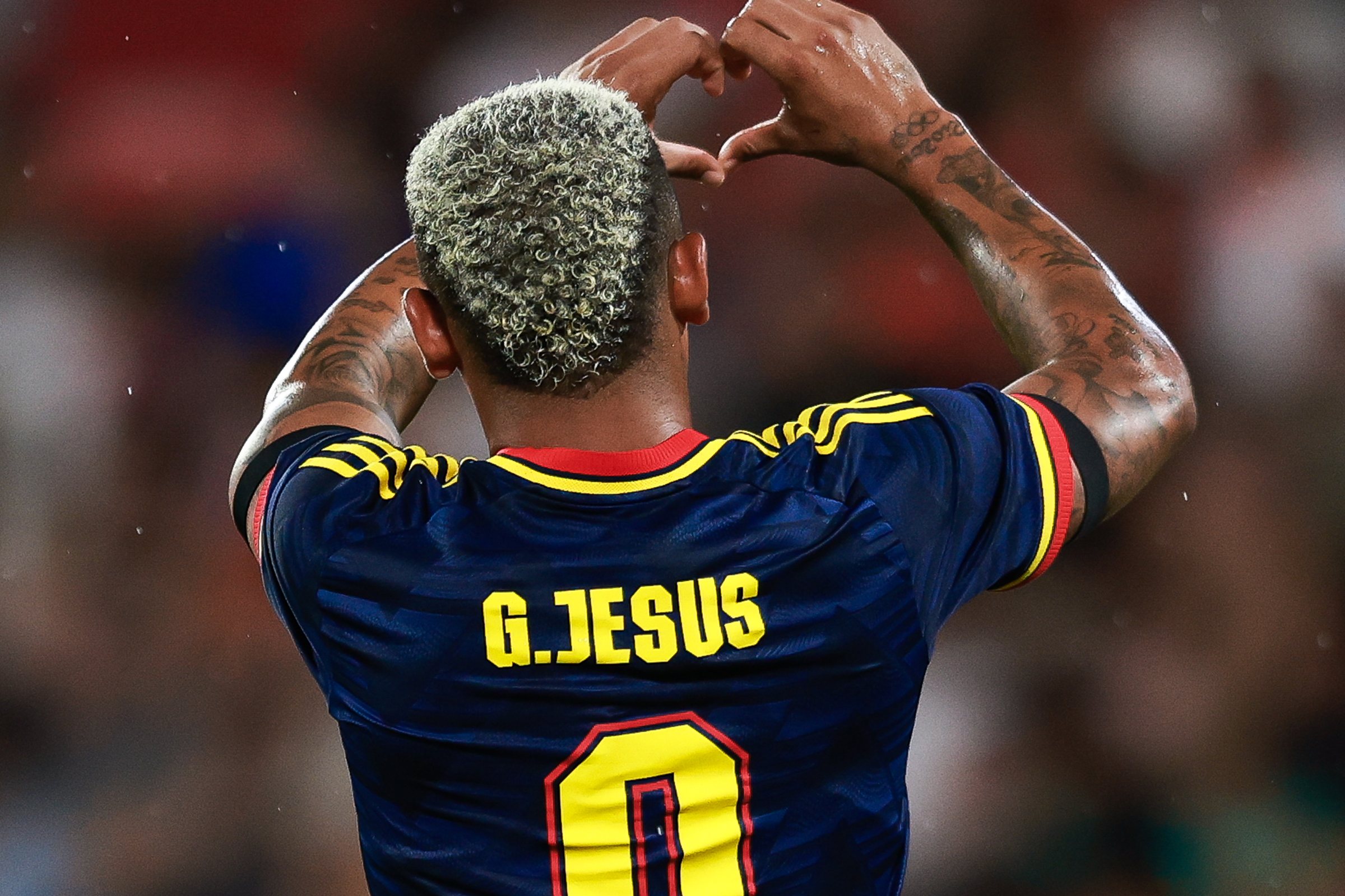 Arsenal brilha em amistoso e Gabriel Jesus deixa sua marca