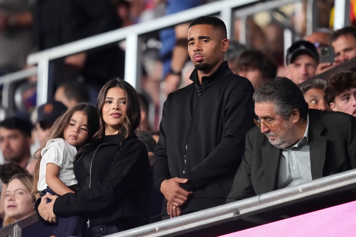 Reforço do Barcelona, Gabriel Jesus assiste jogo no Camp Nou