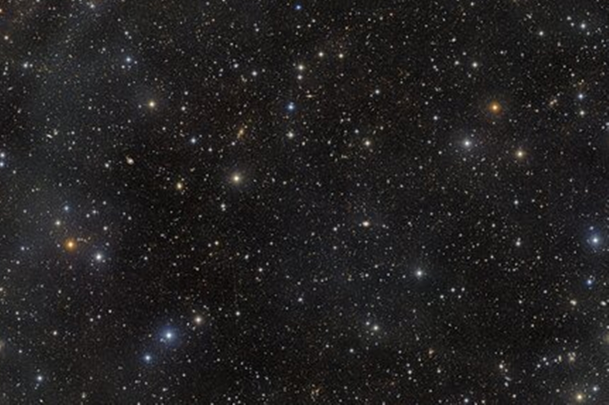 Telescópio gigante divulga foto do espaço com mais de 500 mil galáxias