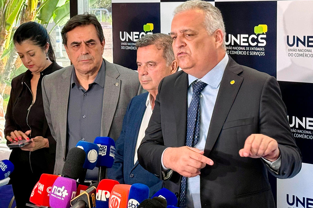 Flávio Bolsonaro avalia proibição das apostas, afirma seu vice
