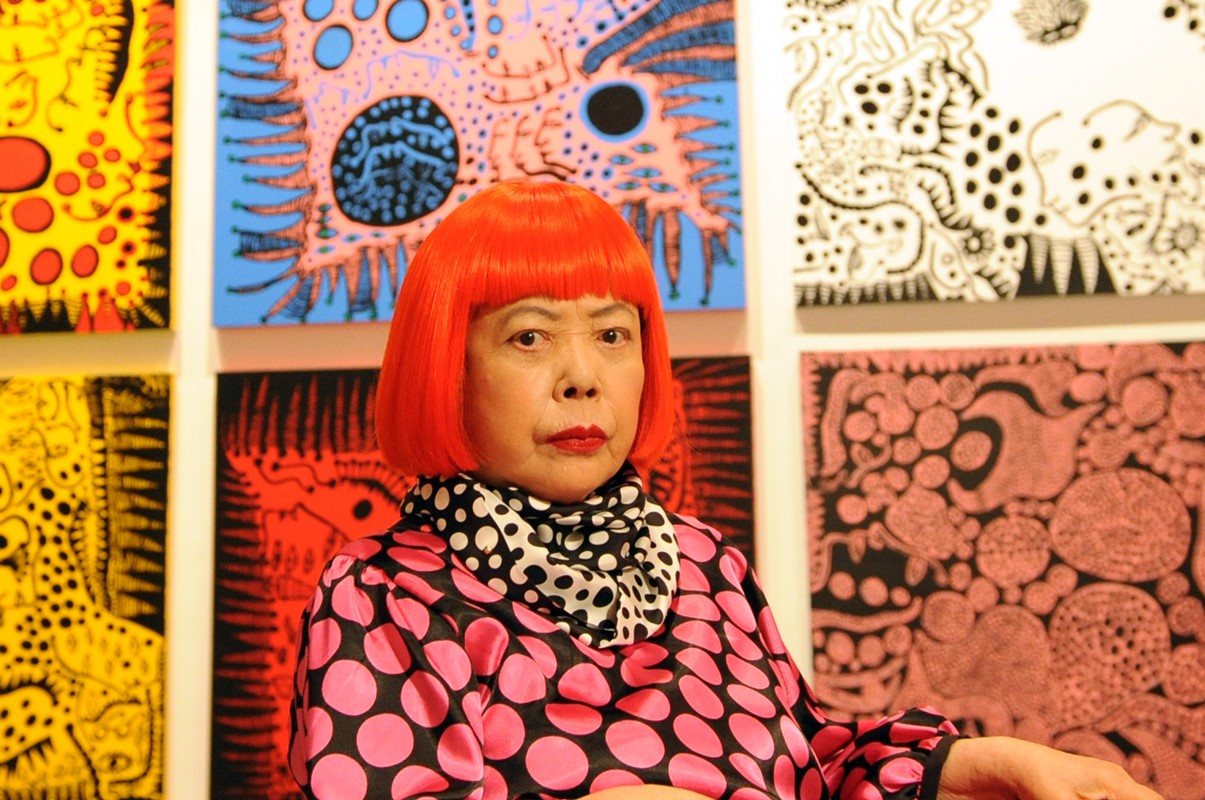 Falece Yayoi Kusama, a icônica artista japonesa aos 97 anos