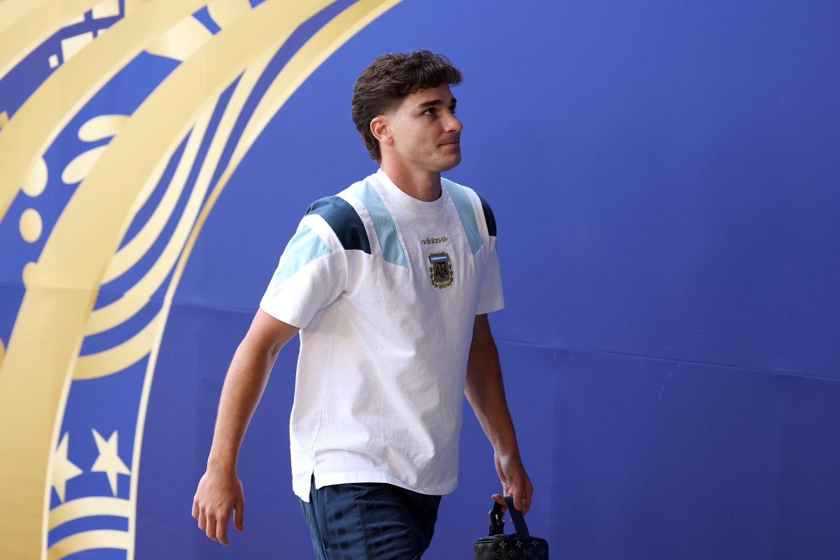 Barcelona: Deco viaja a Madri para tentar contratar Julián Álvarez - QTU Questões do Universo