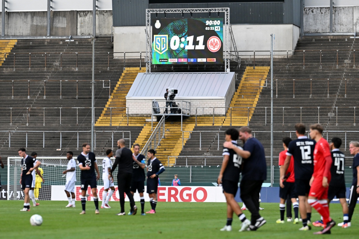 Frankfurt marca 10 gols no 1º tempo em estreia na Copa da Alemanha - QTU Questões do Universo