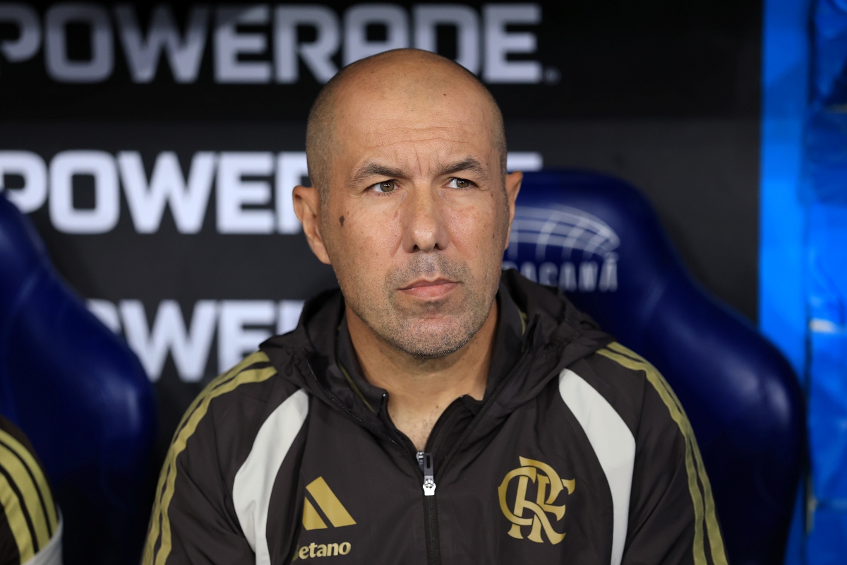 Leonardo Jardim parabeniza grande jogo do Flamengo e enaltece torcida