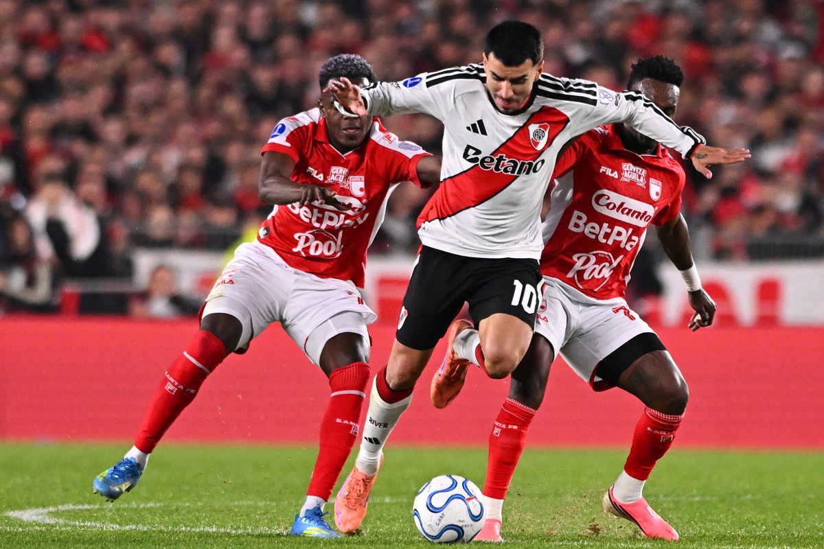 Após 22 cobranças, Santa Fé elimina River Plate nos pênaltis e pega o Vasco - QTU Questões do Universo