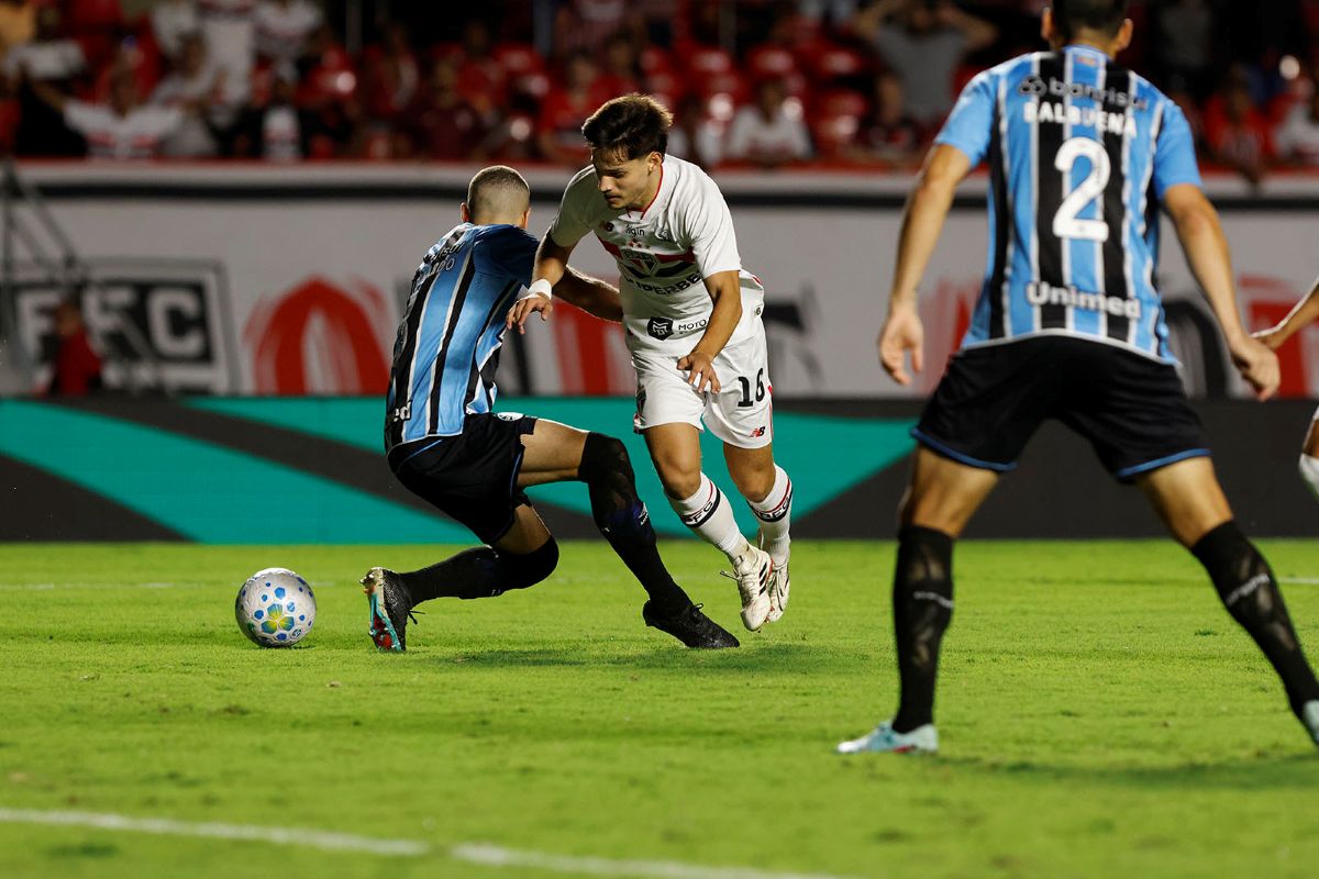 Grêmio e São Paulo se enfrentam no Brasileirão: saiba onde assistir