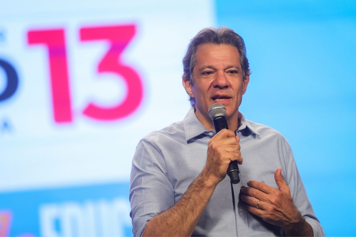 Haddad promete transformar educação e valorizar professores em São Paulo