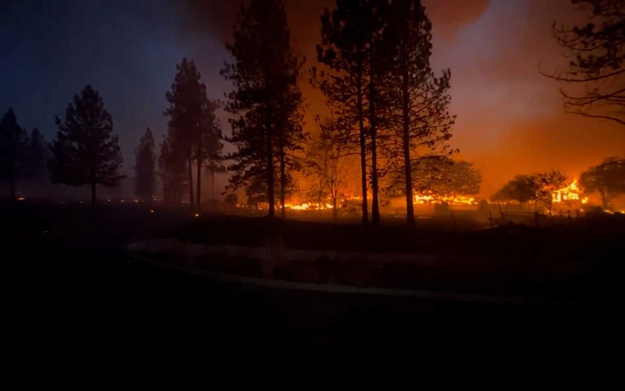 Incêndios Florestais nos EUA Forçam Evacuação em Massa
