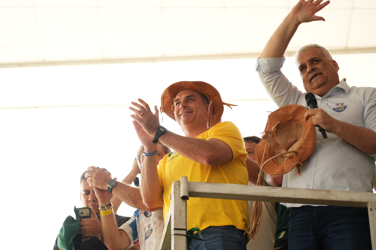 Após encontro discreto com Lira, Flávio faz 2º dia de giro por AL sem JHC