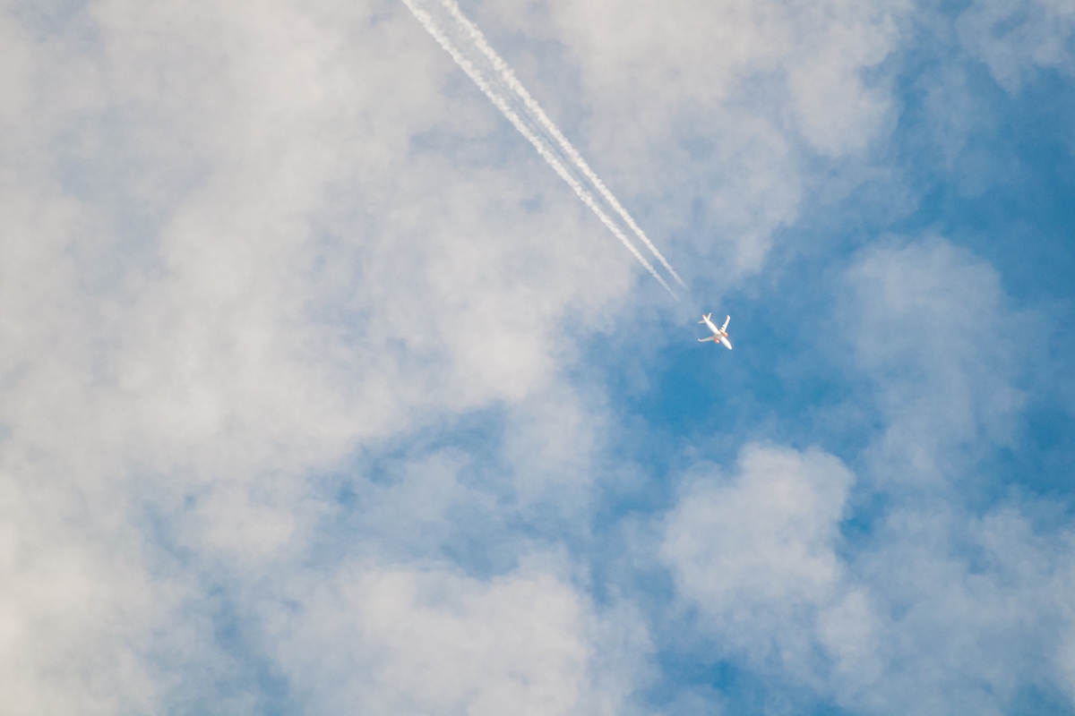 Reino Unido vai mudar a rota de aviões para frear aquecimento global