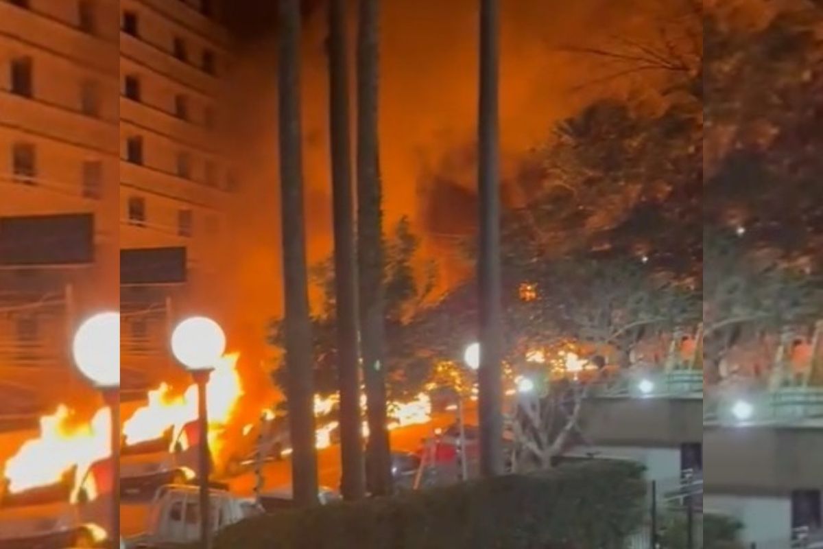 Polícia investiga incêndio que destruiu galpão e 12 carros em SP